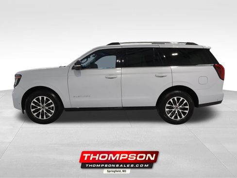 Used 2025 Ford Expedition Platinum AWD/4WD image 1