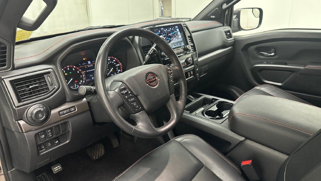 Used 2023 Nissan Titan PRO-4X w/ Pro-4x Convenience Package AWD/4WD image 15