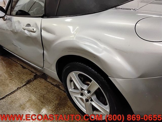 Used 2006 MAZDA MX-5 Miata RWD image 15