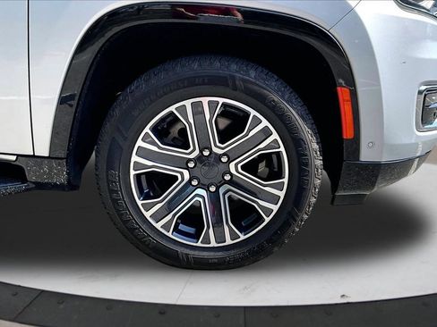 Certified 2024 Jeep Wagoneer Series II w/ Flexible Seating Group AWD/4WD image 34