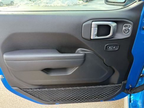 Used 2023 Jeep Wrangler Unlimited w/ Cold Weather Group image 10