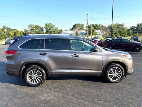 Used 2019 Toyota Highlander XLE image 2