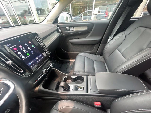 Certified 2025 Volvo XC40 B5 Core AWD/4WD image 22
