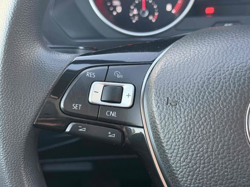 Used 2018 Volkswagen Tiguan S image 31