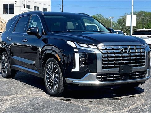 Used 2023 Hyundai Palisade Calligraphy image 1