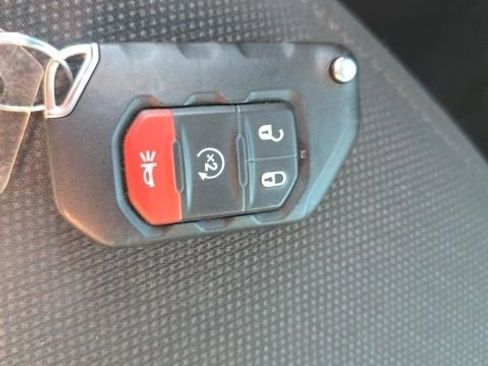 Used 2023 Jeep Wrangler Unlimited w/ Sun & Screen Package image 31