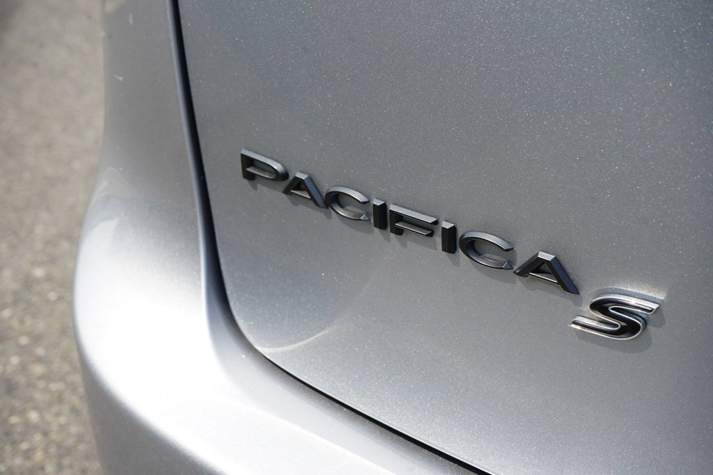 Used 2021 Chrysler Pacifica Limited w/ S Appearance Package AWD/4WD image 10