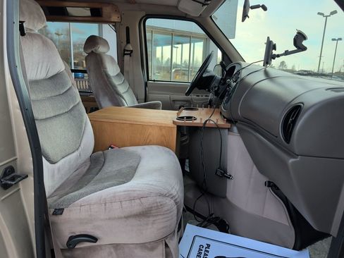 Used 1999 Ford E-150 and Econoline 150 image 21
