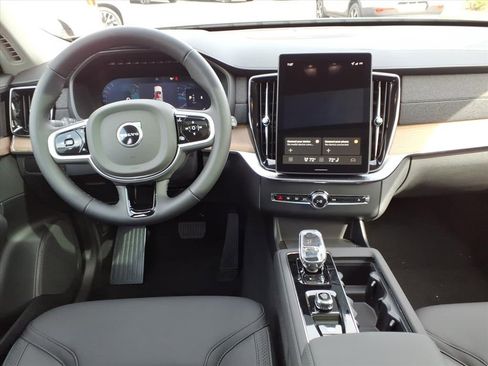 New 2026 Volvo XC90 B6 Plus w/ Protection Package Premier image 9