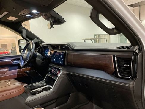 Used 2024 GMC Sierra 3500 Denali Ultimate image 18