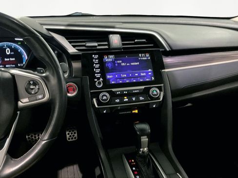 Used 2019 Honda Civic Touring image 9