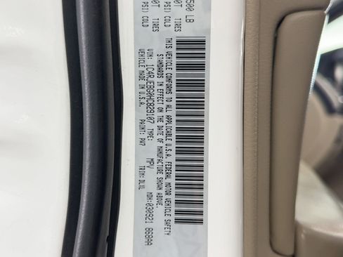 Used 2017 Jeep Grand Cherokee Limited w/ Luxury Group II image 21