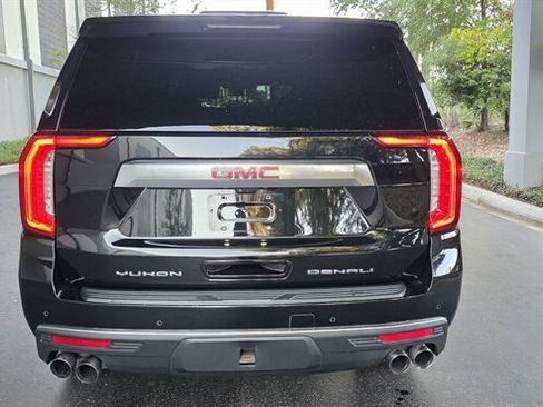 Used 2021 GMC Yukon XL Denali w/ Denali Premium Package image 6