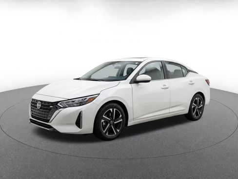 Used 2025 Nissan Sentra SV FWD image 3