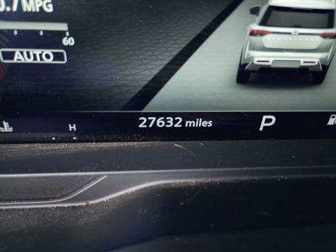 Used 2024 Nissan Pathfinder Platinum image 17