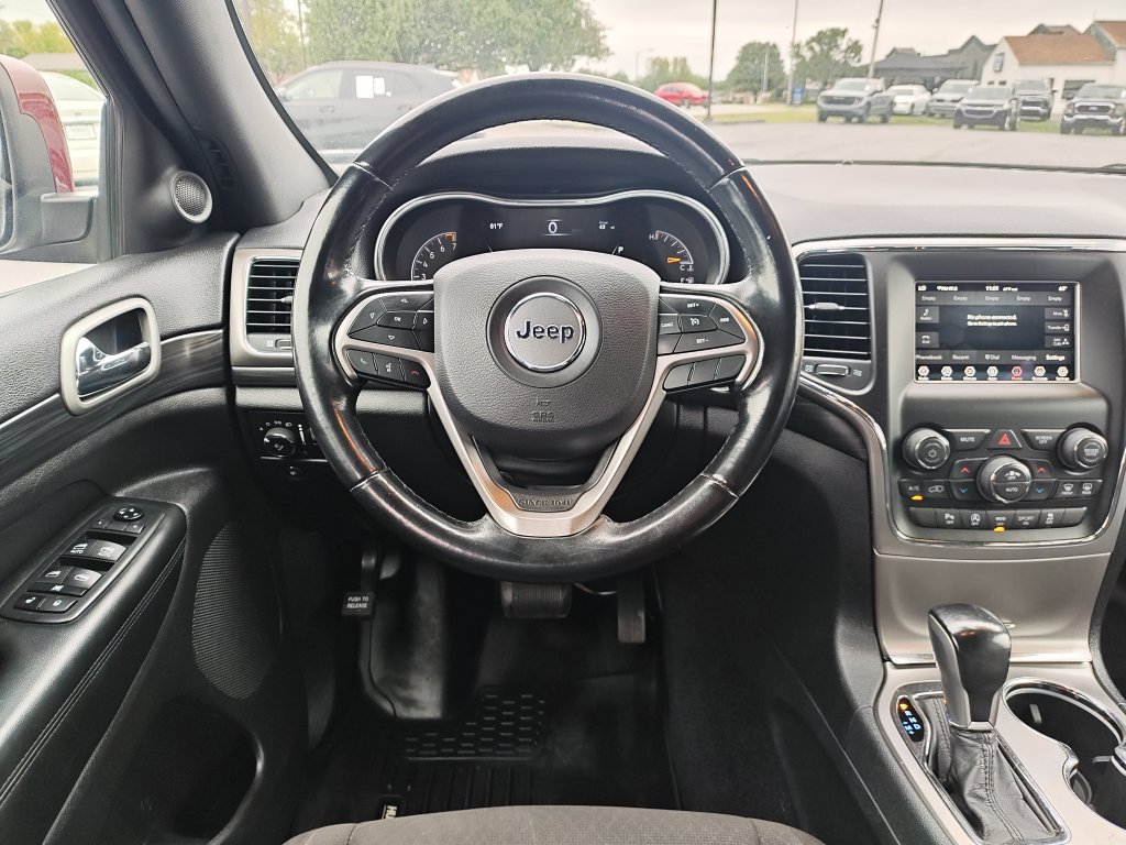 Used 2020 Jeep Grand Cherokee Laredo AWD/4WD image 16