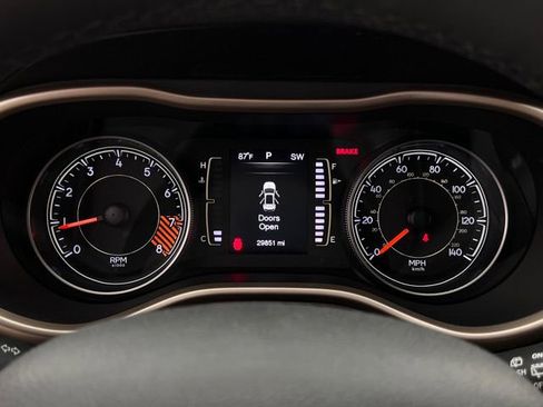 Used 2015 Jeep Cherokee Latitude w/ Cold Weather Group AWD/4WD image 18