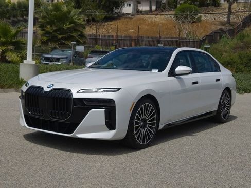 New 2026 BMW 760i xDrive w/ Luxury Rear Seating Package AWD/4WD image 2
