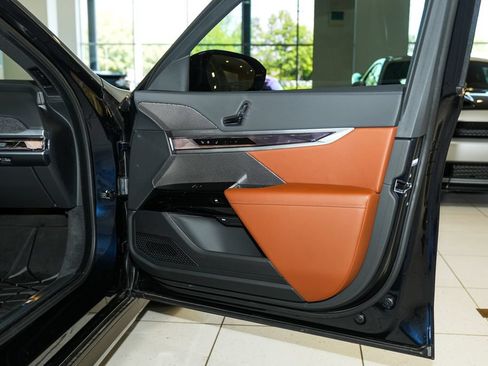 Used 2025 BMW i7 xDrive60 AWD/4WD image 62