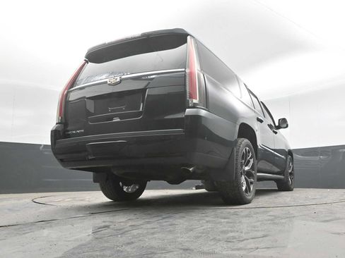 Used 2018 Cadillac Escalade ESV Luxury AWD/4WD image 33