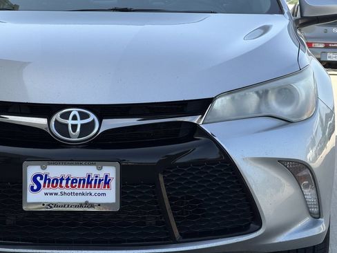 Used 2017 Toyota Camry SE FWD image 8