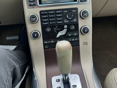 Used 2011 Volvo XC70 3.2 image 17