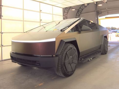 Used 2024 Tesla Cybertruck AWD Crew Cab image 2