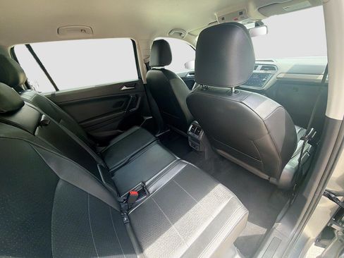 Used 2018 Volkswagen Tiguan SE FWD image 30
