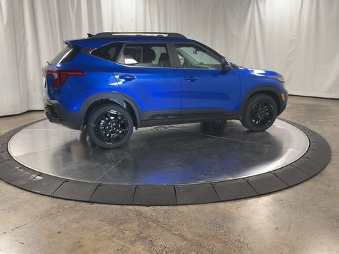 Certified 2025 Kia Seltos X-Line image 2