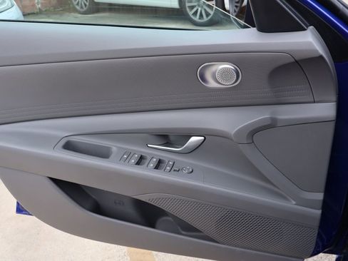 Used 2023 Hyundai Elantra SEL w/ Preferred Accessory Package FWD image 29