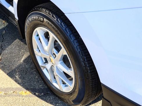 Used 2024 Chevrolet Equinox LT image 40