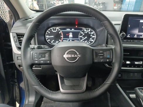 Used 2025 Nissan Rogue SV image 21