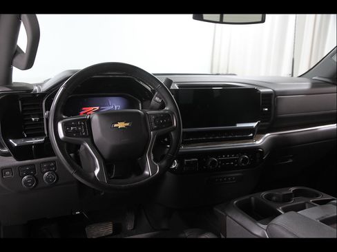 Used 2024 Chevrolet Silverado 2500 LT AWD/4WD image 7