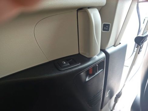 Used 2024 Chrysler Pacifica Touring-L image 30