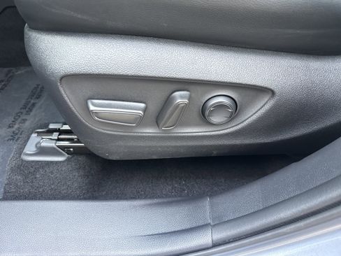 Used 2021 Toyota Highlander XLE FWD image 6