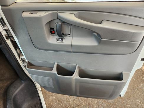 Used 2011 Chevrolet Express 2500 LT w/ LT Preferred Equipment Group RWD image 10