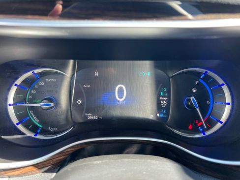Used 2023 Chrysler Pacifica Pinnacle FWD image 40