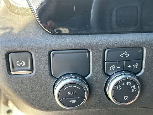 Used 2023 GMC Sierra 1500 SLE image 18