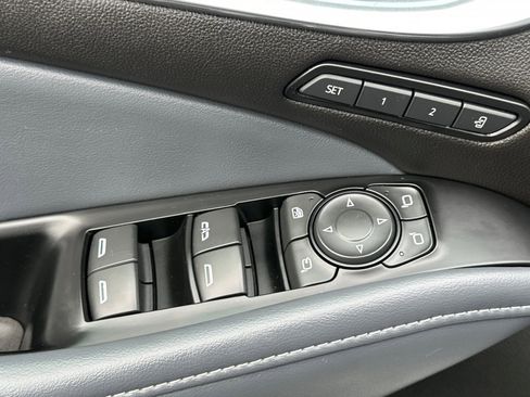 Used 2024 Buick Enclave Premium image 12