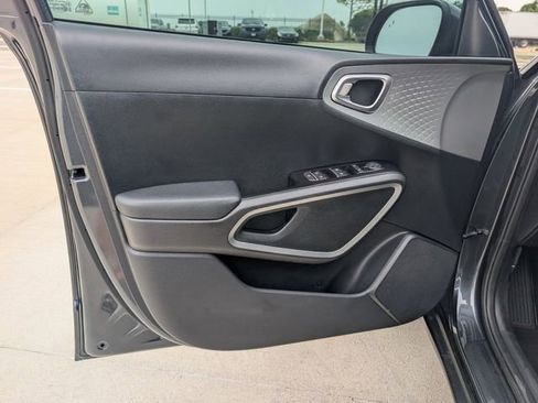 Used 2023 Kia Soul LX w/ LX Technology Package FWD image 22