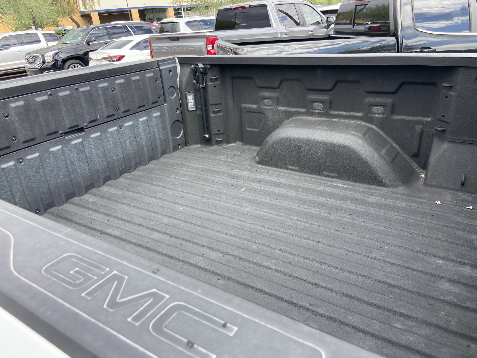 Used 2024 GMC Sierra 1500 Elevation w/ Elevation Premium Package AWD/4WD image 6
