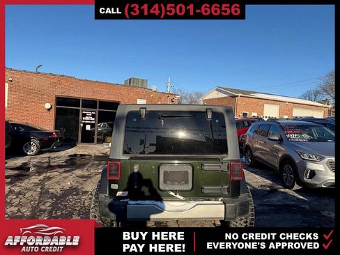 Used 2011 Jeep Wrangler Unlimited Sahara w/ Connectivity Group image 4