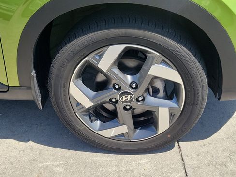 Used 2023 Hyundai Venue SEL FWD image 7