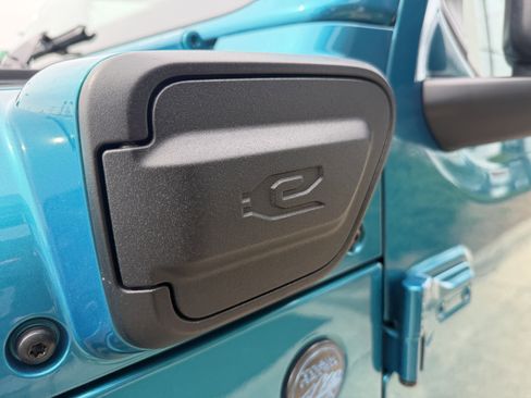 Used 2024 Jeep Wrangler Sport S image 16