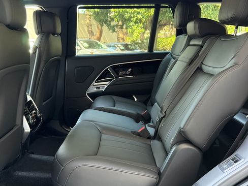 Used 2025 Land Rover Range Rover Long Wheelbase SE AWD/4WD image 22