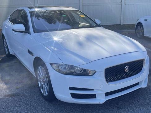 Used 2019 Jaguar XE image 2