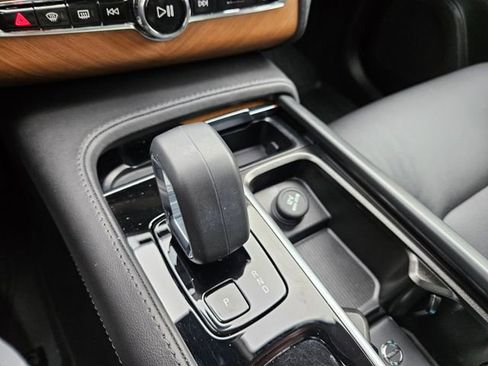 Certified 2024 Volvo XC90 B6 Plus w/ Protection Package Premier image 25