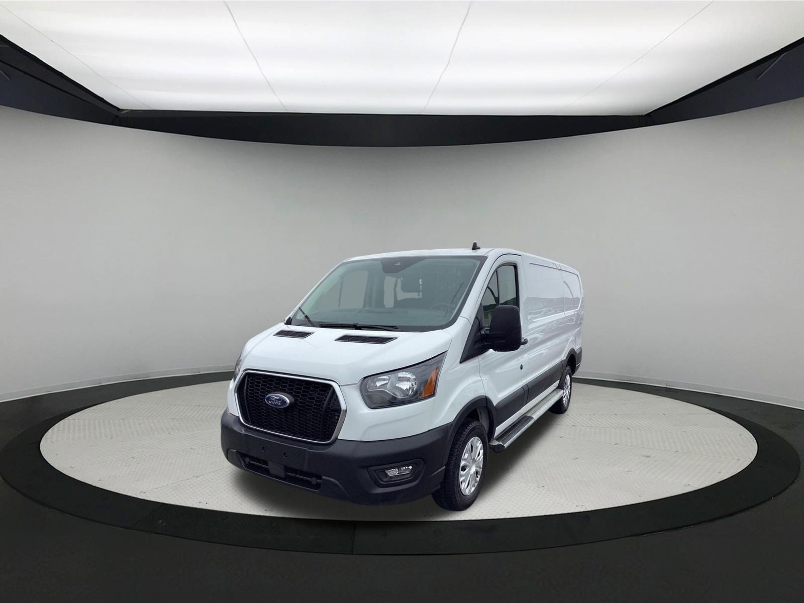 Used 2025 Ford Transit 250 Low Roof w/ Exterior Upgrade Package RWD image 4