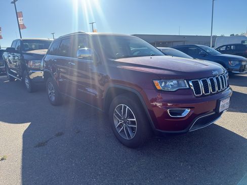 Used 2021 Jeep Grand Cherokee Limited w/ Luxury Group II AWD/4WD image 3