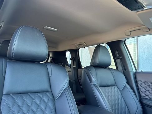 Used 2024 Mitsubishi Outlander SEL AWD/4WD image 18